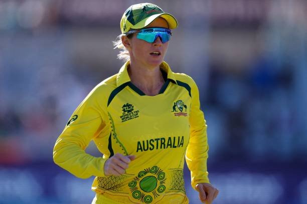 Meg Lanning retires at 31 from international cricket.