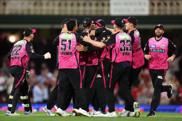 Sydney Sixers won the game by 1 run